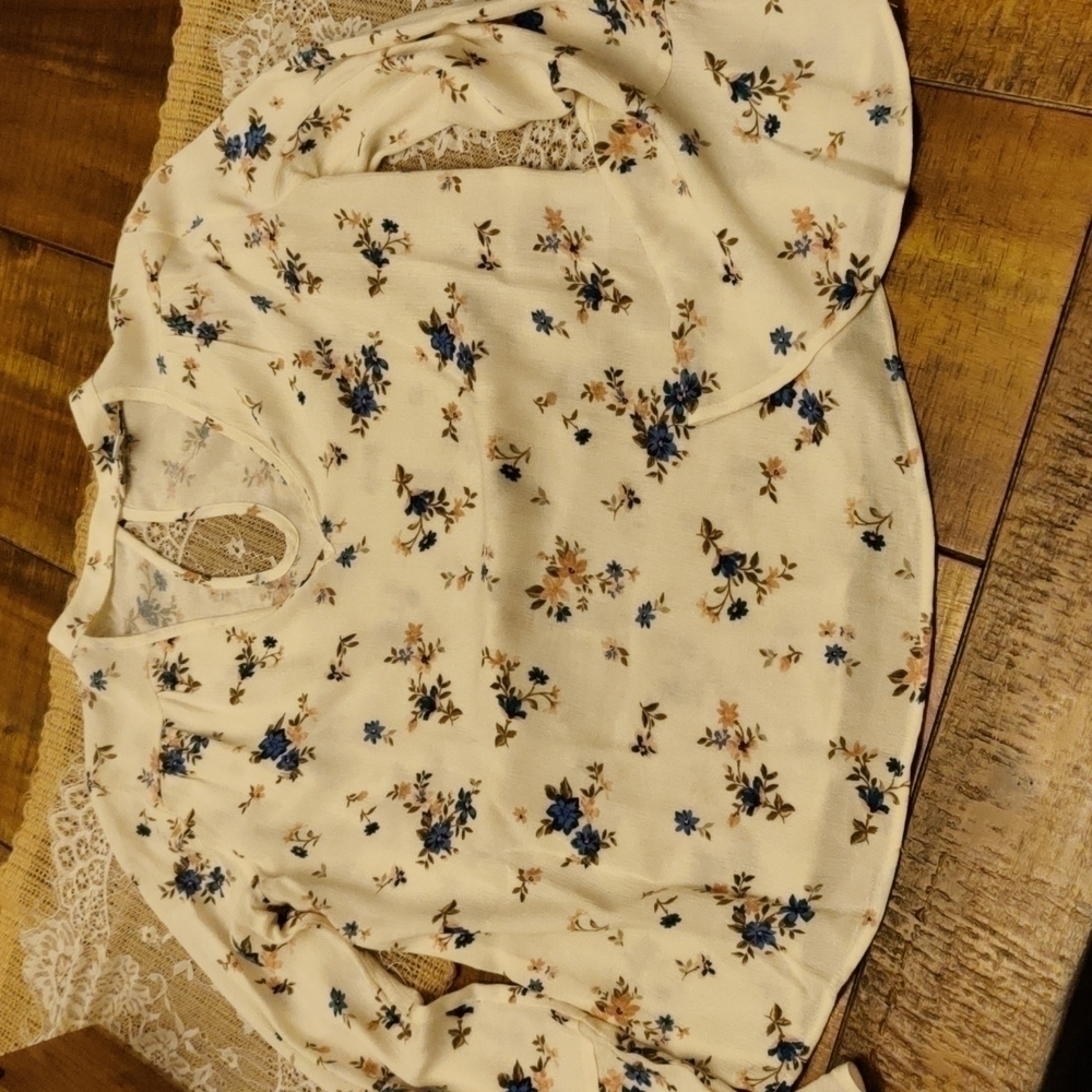 American eagle outfitters choker blouse, bell sleeves, size XS, so cute!!